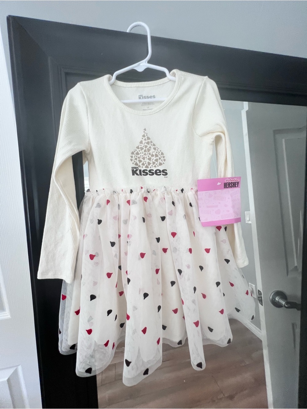 Kiss Cream Long-Sleeve Tulle Dress with Red and Black Hearts